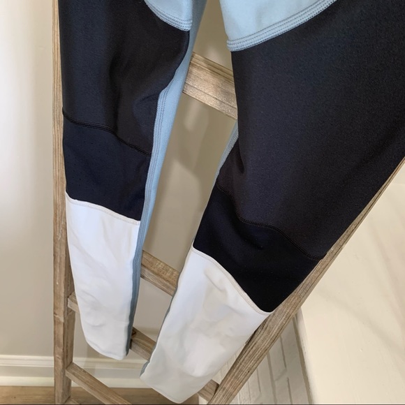 Under Amour Heatgear Perf Insert Graphic Legging S NWT - Picture 9 of 10